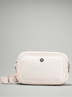LULULEMON crossbody camera bag